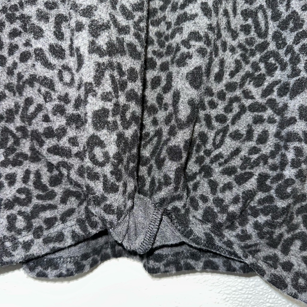 Women's Antistar Blouse, XS, Gray and Black cheetah leopard sweater long sleeve - Picture 2 of 7